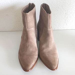 Saks Fifth Avenue Ankle Boots. Size 5.5M leather upper $35